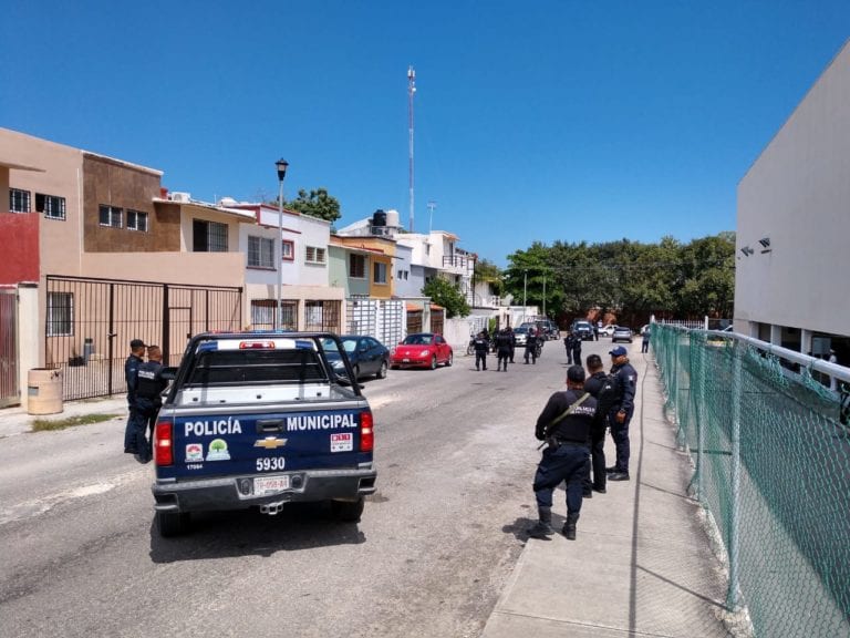 Persecución con asaltantes termina con dos policías heridos en Benito Juárez