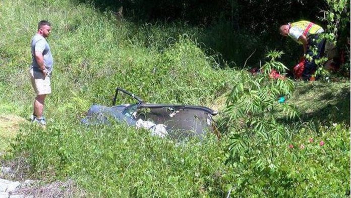 Mujer sobrevive tras cinco días atrapada en su auto, luego de un accidente