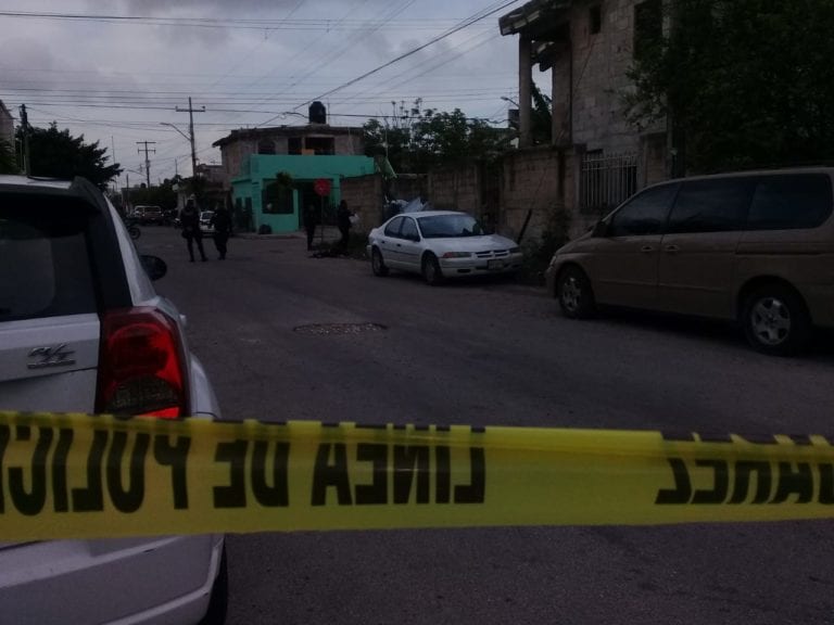 Pistorelos ejecutan a joven en Cancún