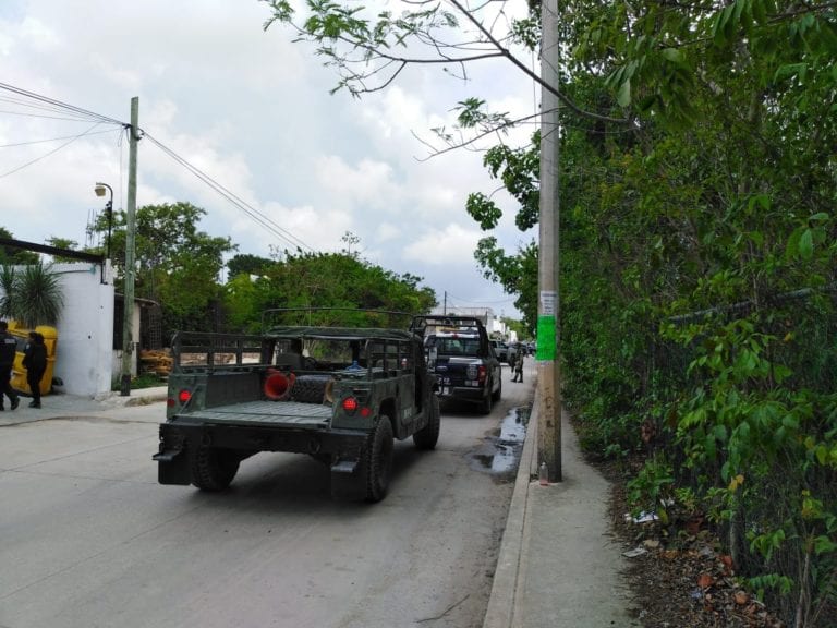 Hombre es secuestrado en su propio auto en Cancún