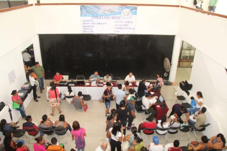 Acercan consulado a guatemaltecos en Cancún