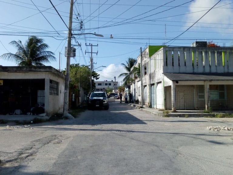Hallan restos humanos putrefactos en av. Las Torres, en Cancún