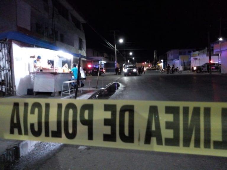 Muere sujeto de varias puñaladas en Ruta 4 de Cancún