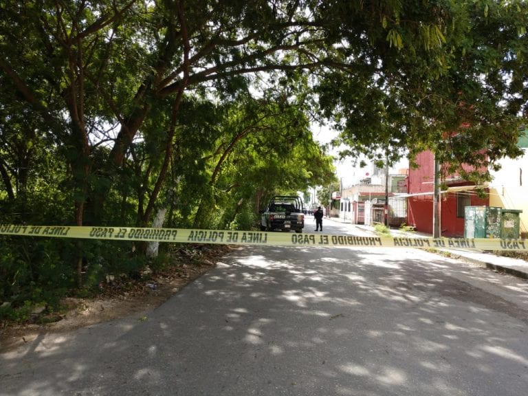 Hombre se desmaya y muere en la vía pública
