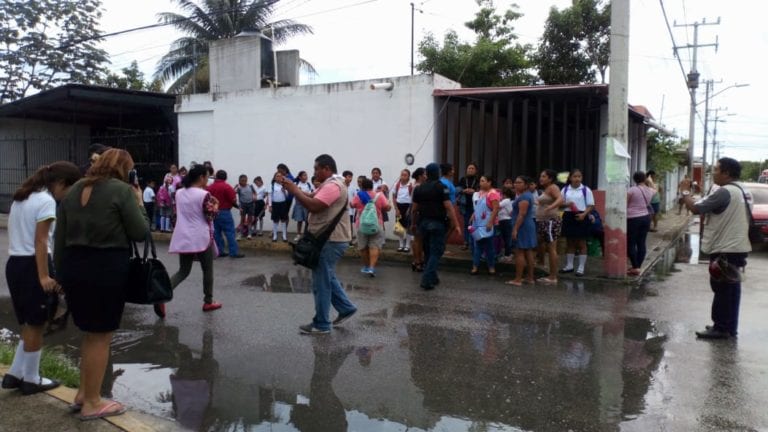 Fuga de amoniaco en Cancún; desalojan a los habitantes de Puerto Juárez