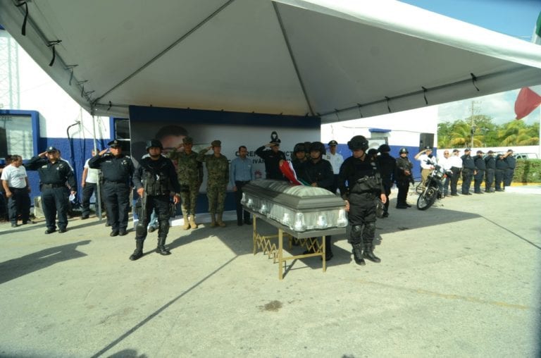 Despiden con honores a elemento de Cancún asesinado el domingo pasado