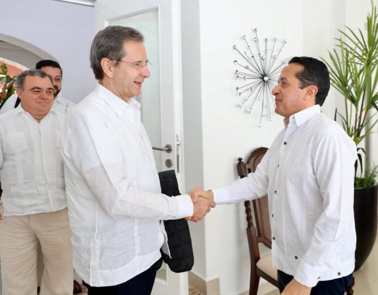 Plantea Carlos Joaquín necesidad de mayor presupuesto a educación ante la SEP