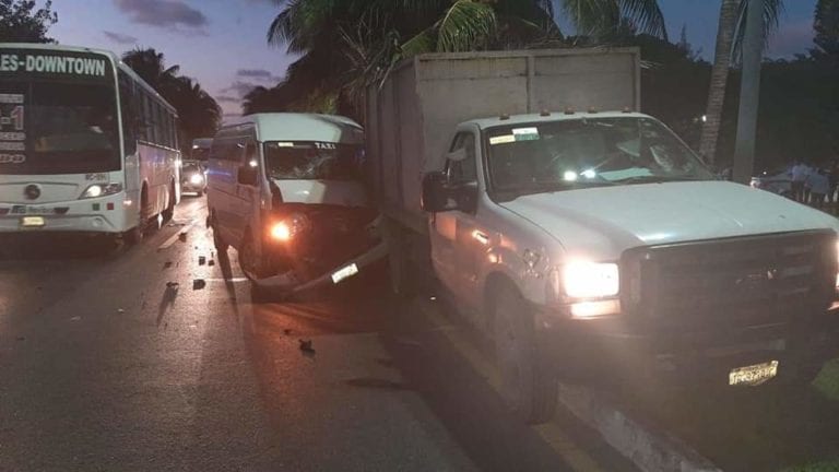 Carambola en la Zona Hotelera deja a dos heridos