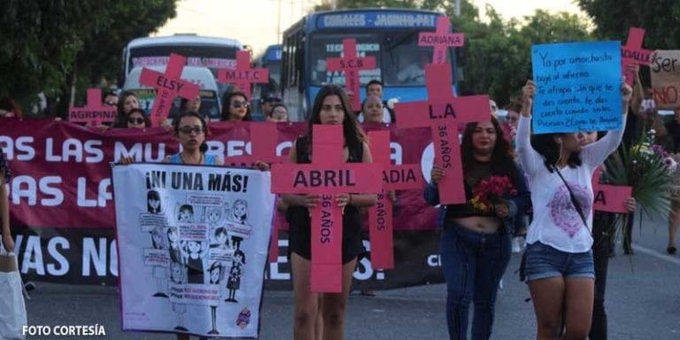 Mujeres hartas de feminicidios se manifiestan en Cancún
