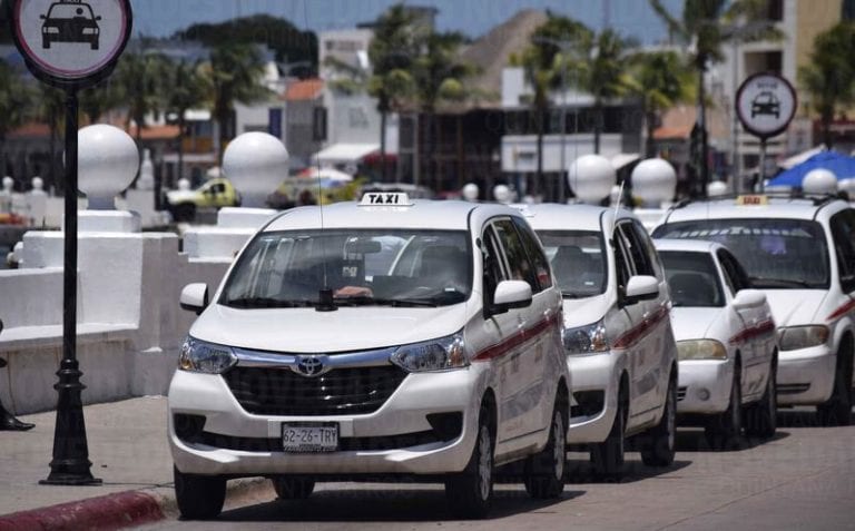 Anuncian taxistas de Cozumel marcha contra acuataxis