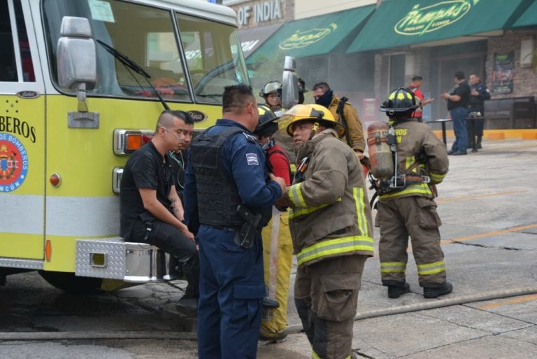 Se incendia restaurante “Mr. Pampas” en Cancún