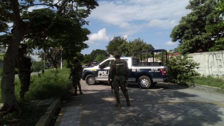 Sicarios hieren de bala a automovilista y evacúan escuela por crisis de pánico