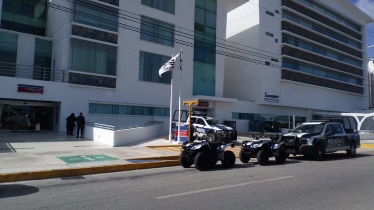 Balean a hombre en estacionamiento de Costco en Cancún