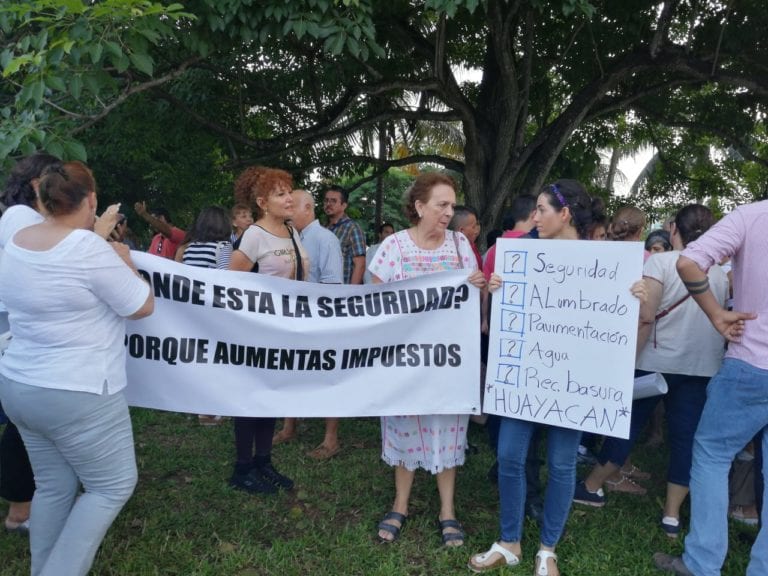 Galería: Protestan cancunenses por decisión de Mara Lezama de actualizar tablas catastrales