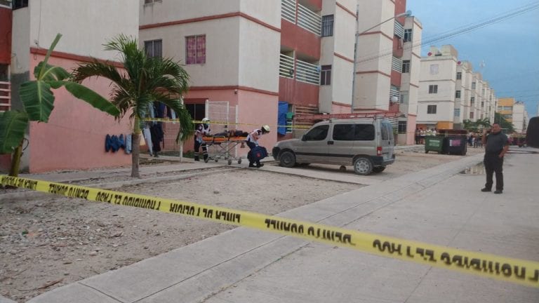 Balean a familia en fraccionamiento de Cancún