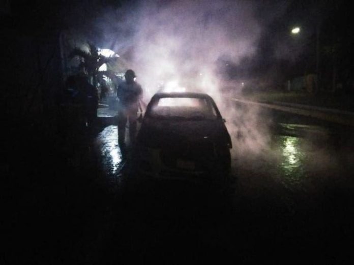 quema de auto en Chetumal