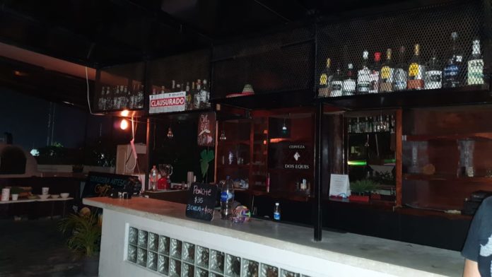 Bar clausurado.