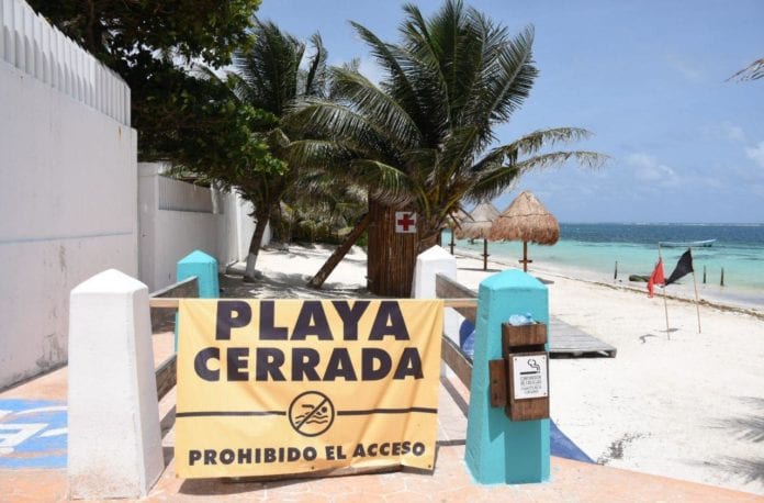 La presidenta municipal Laura Fernández Piña hizo un nuevo llamado a los portomorelenses a no caer en exceso de confianza y no arriesgarse a realizar actividades que puedan ponerlos en peligro de contraer el Covid-19.