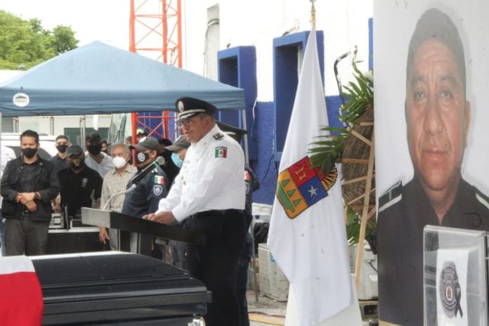 Homenaje a policía asesinado en cumplimiento de su deber