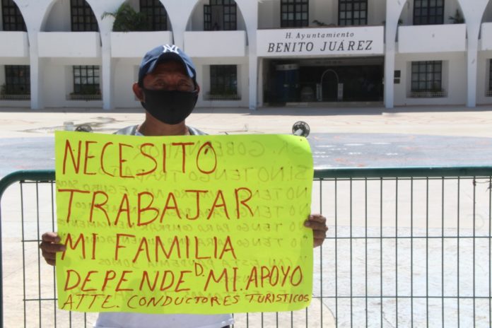 Transportistas del aeropuerto exigen trabajo