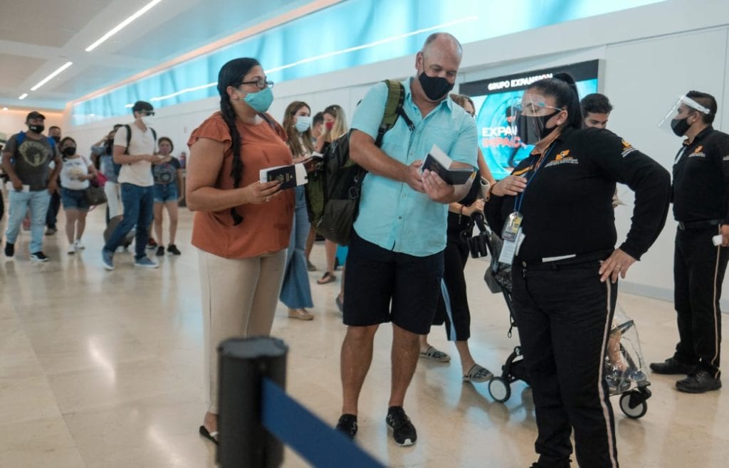 La Primera Autoridad dijo que Cancún logró el primer lugar en no movilidad y poco a poco, con la solidaridad del pueblo cancunense, se avanzó en el Semáforo Epidemiológico hasta el color amarillo, lo que permite un mayor número de actividades.