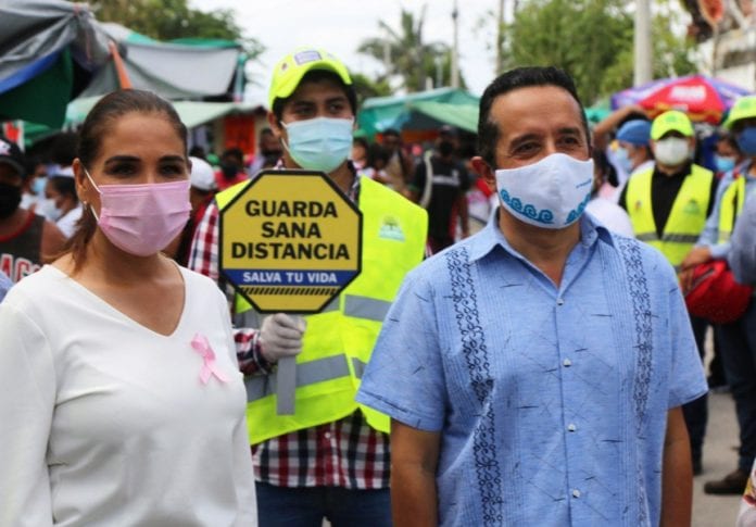 uncionarios estatales y municipales realizaron un recorrido en el tianguis de la Avenida 20 de Noviembre con Rancho Viejo, para constatar las medidas sanitarias implementadas en ese sitio y exhortar a la población a seguir los protocolos como medida de prevención ante el COVID-19.