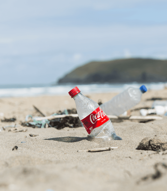 En un hecho sin precedentes, Coca Cola y los productos de Bepensa no podrán tener presencia en las islas de Quintana Roo, ni tampoco en zonas naturales protegidas y áreas vulnerables del estado.