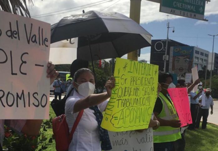 Empleados de Interjet protestan en Cancún; piden que se les paguen sus salarios atrasados