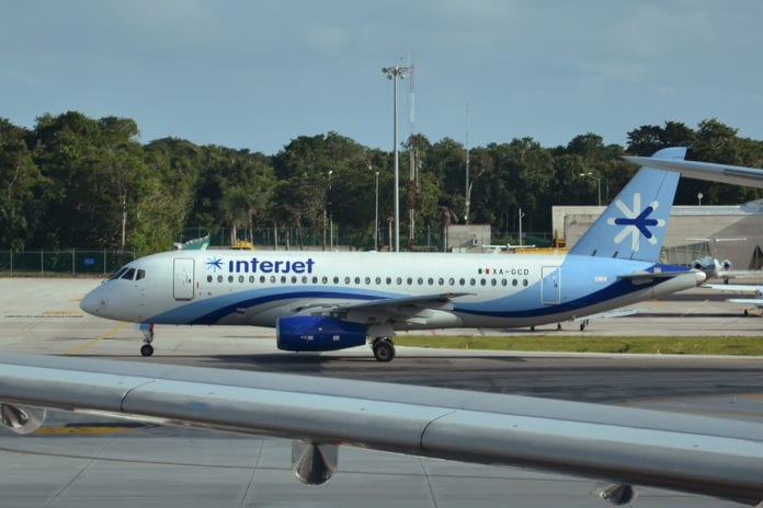 Ante el enojo de centenares de usuarios que se vieron afectados, la aerolínea Interjet, suspendió los vuelos que tenía programados para hoy 1 de noviembre en el Aeropuerto Internacional de Cancún.