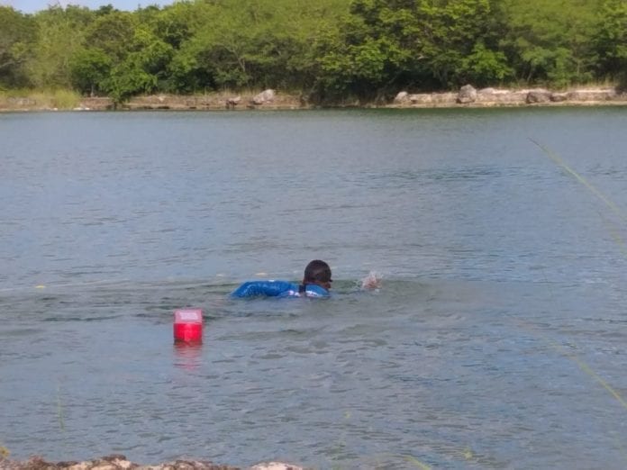 Macabro hallazgo hizo este día un trabajador que encontró una osamenta humana flotando en la laguna ABC.