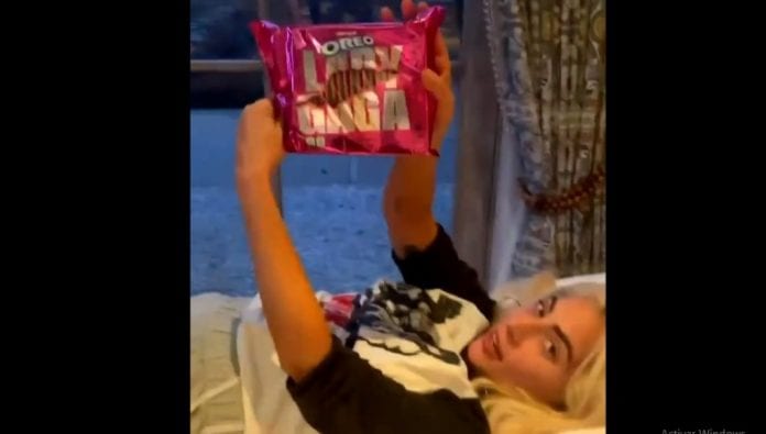 La cantata y actriz Lady Gaga se convirtió en toda una tendencia al anunciar unas galletas Oreo que llevan su nombre de una manera poco ortodoxa.