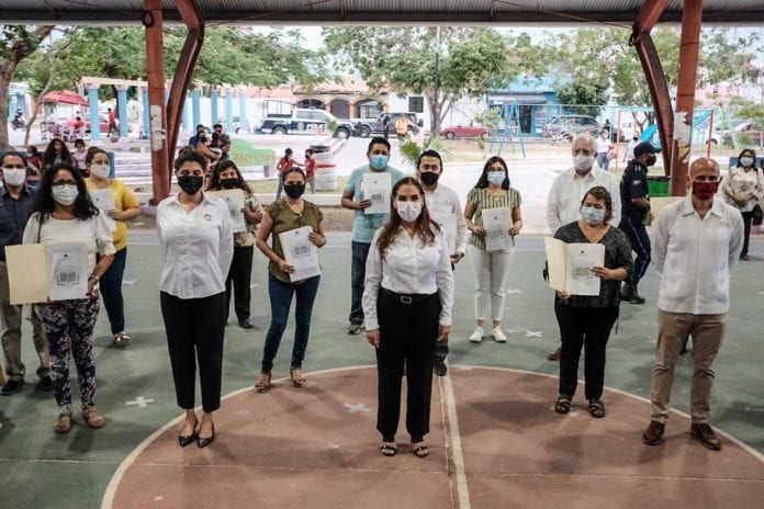 En un hecho histórico, familias de la colonia “Fidel Velázquez” recibieron sus escrituras por parte de la Presidente Municipal Mara Lezama, luego de dos años de trabajo de la administración con los ciudadanos que —por 33 años— no tenían certeza jurídica de sus viviendas.