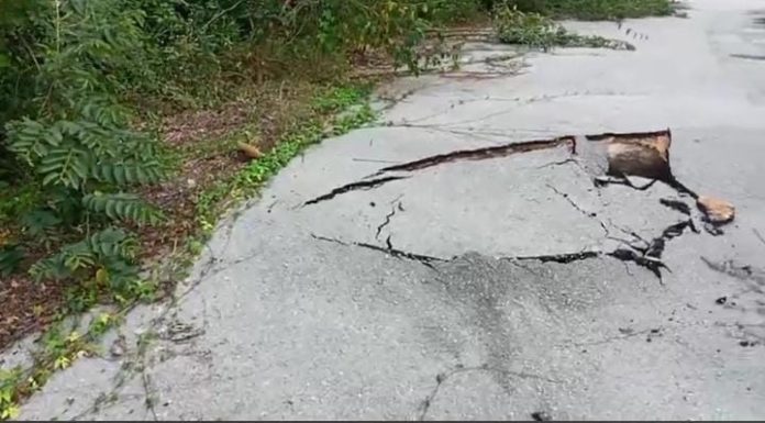 Se abre socavón en carretera Playa del Carmen-Puerto Morelos.