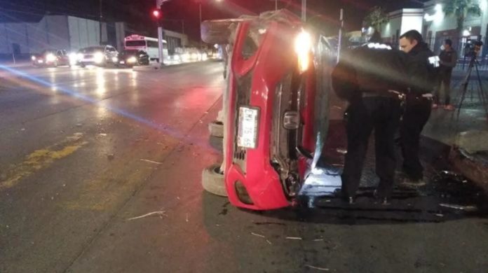 Hombre huye tras cometer un accidente ebrio, su papá lo entrega a la policía