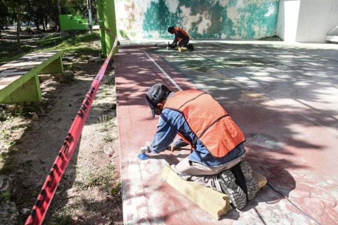 Rehabilitan domos deportivos de Puerto Morelos