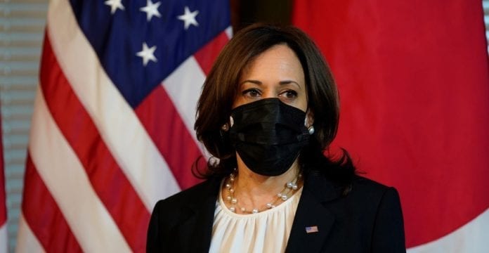 Arrestan en Florida a enfermera que amenazó con matar a la vicepresidenta Kamala Harris