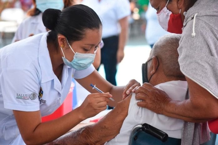 Cancún: Último día de vacunación para adultos mayores este 11 de abril