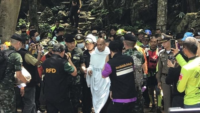 Tailandia: Monje acude a meditar y queda atrapado en cueva 4 días