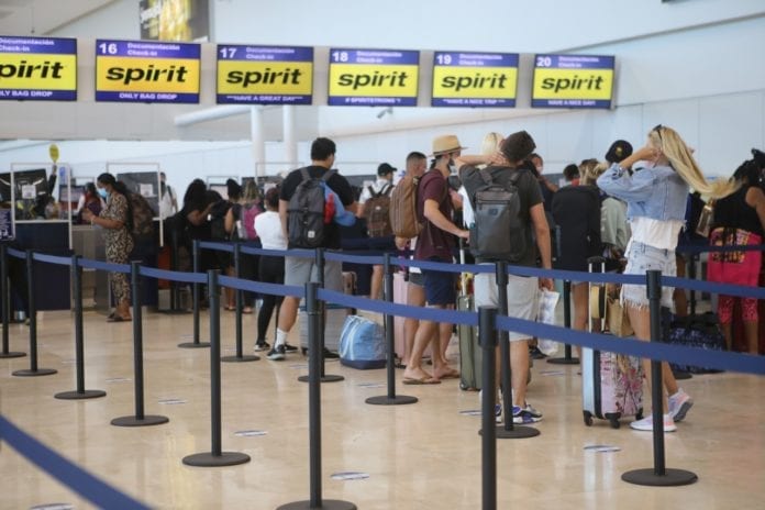 Un nuevo día con más de 400 vuelos en al aeropuerto de Cancún. Esto se registra luego del día con más operaciones, que fue ayer sábado