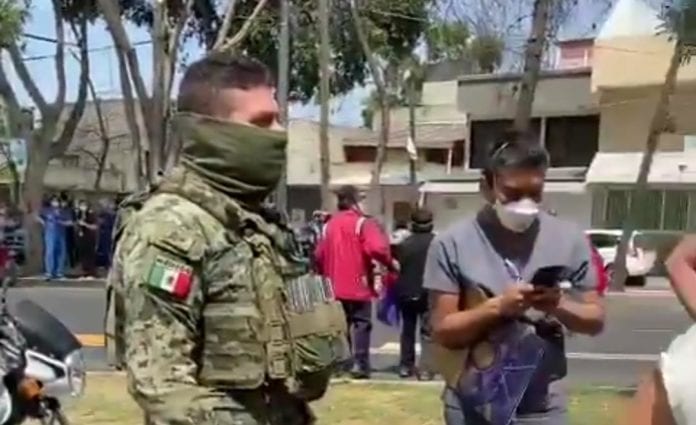 Militares aparecieron para dispersar una manifestación de médicos privados que solo pedían ser vacunados en la Cdmx