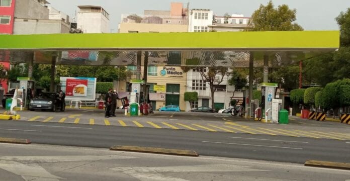 Precios promedio de las gasolinas registran récord, de acuerdo con Profeco