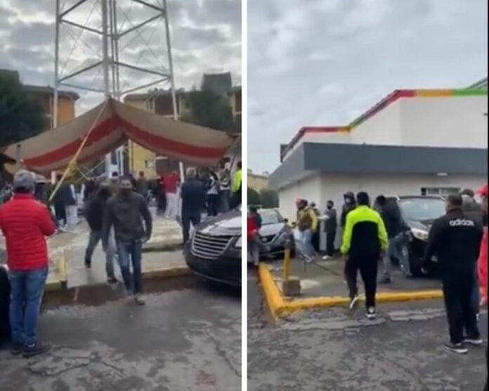 VIDEO: Grupo de sujetos vandalizan una casilla en Edomex, lesionaron a funcionarios electorales