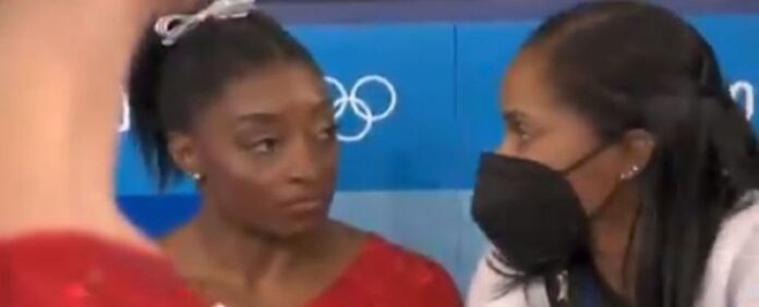 Pánico de gimnasta Simone Biles la hizo dejar la competencia; “No puedo subir ahí”, dijo