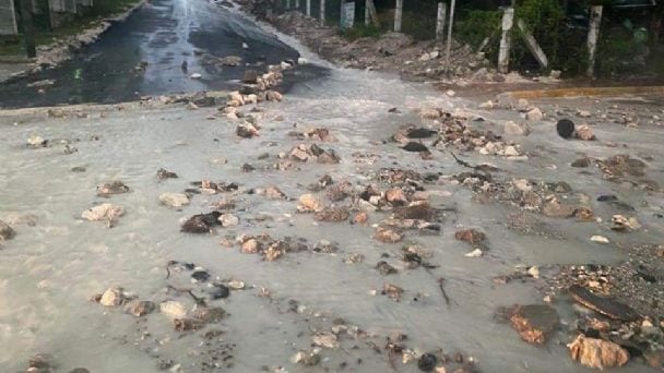 Lluvias en Bacalar provocan deslave en calle recién pavimentada