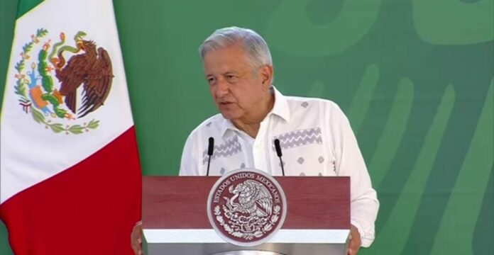 AMLO afirmó que va a respetar la veda por la consulta, y aunque anunció que no va suspender sus giras, aseguró que estas no serán abiertas