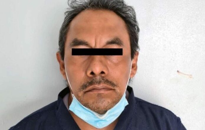 Un sujeto que permitió que abusaran de su hijastra ha sido detenido en Jalisco y ha sido trasladado para que enfrente a la justicia