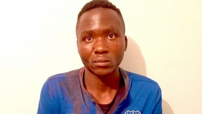 Capturan a sujeto que dice ser 'un vampiro' por matar a 10 niños, les chupaba la sangre