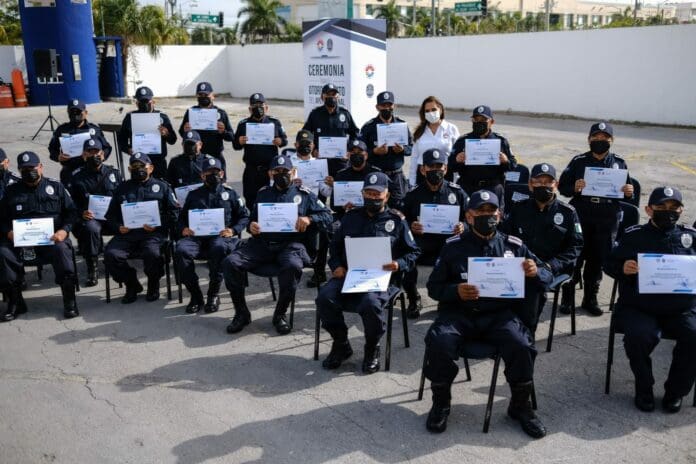 Gobierno de Cancún hace historia y entrega retiro digno a Policías Municipales