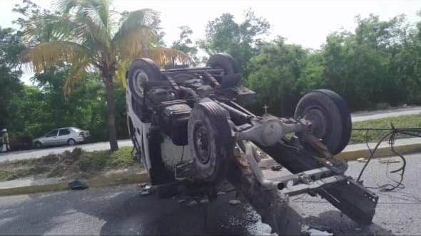 Carambola deja 5 lesionados en el bulevar Colosio de Cancún 1