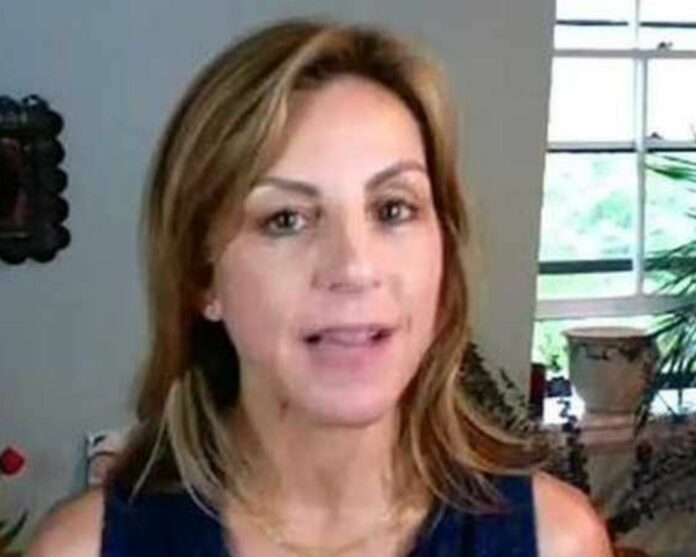 Profesora de Harvard dice 'mujeres' en vez de 'personas' embarazadas, la acusan de transfobia